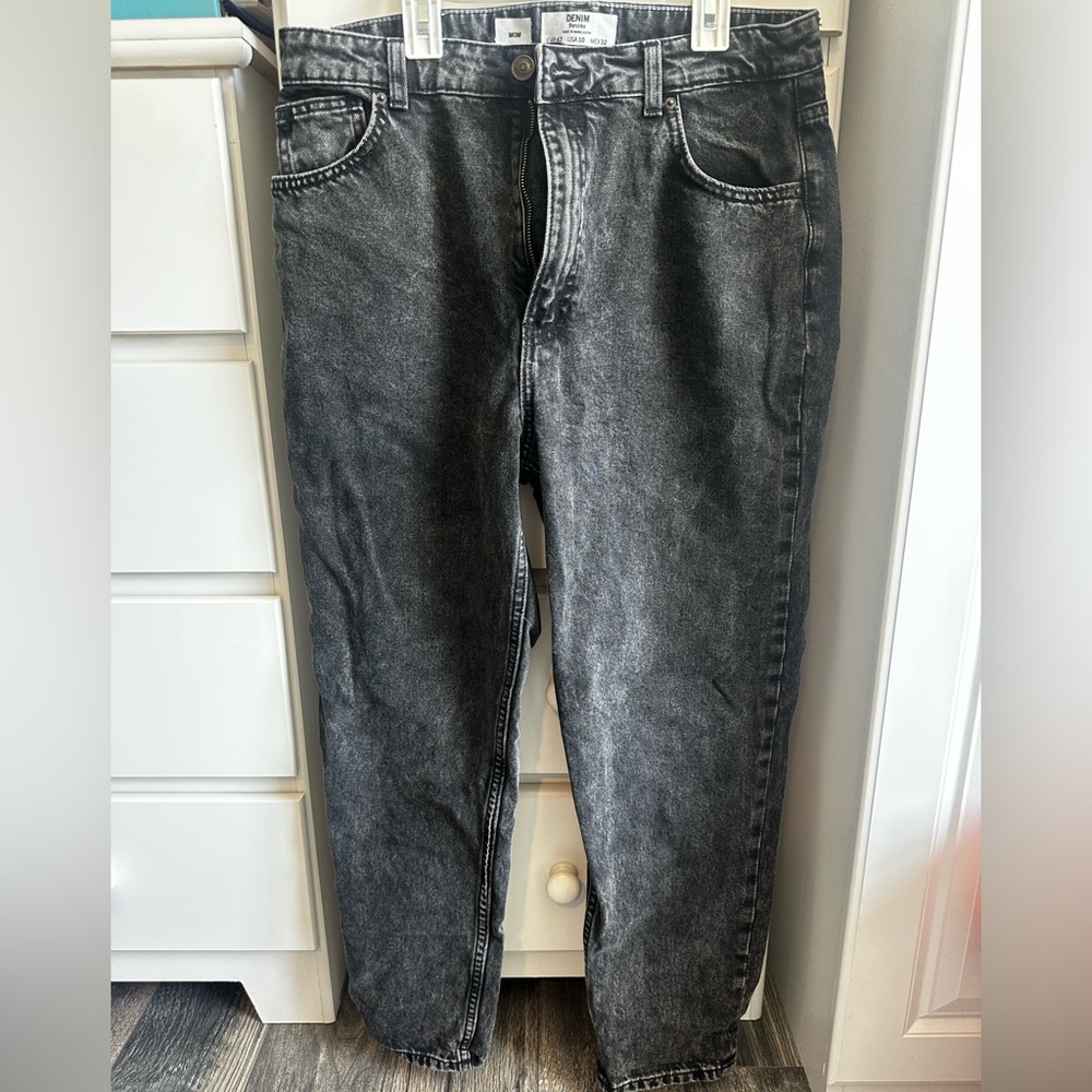 Bershka Black Relaxed Jeans Modern Style